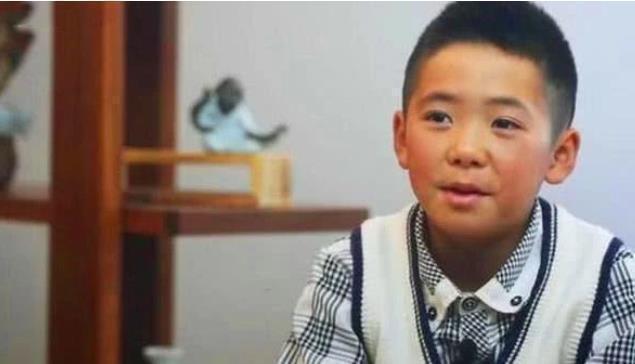 小男孩|變形計(jì)農(nóng)村娃趁富媽走后,偷偷溜進(jìn)廚房,調(diào)出監(jiān)控后