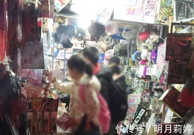 蜜饯|孩子正在无形中被“催熟”,这3种上黑榜的零食,别再给娃吃了