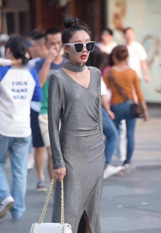 脖子|灰色开叉长裙“高级感”满满，灰色纱布“缠”脖子上更有贵妇魅力