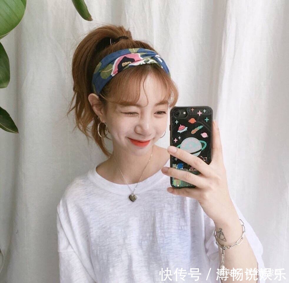 发型|初秋小香风穿搭,配洋气的时髦发型,小女生秒变大女神