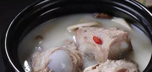 骨头|8岁男孩经常喝这种汤,个没长还胖了不少,医生:孩子早熟