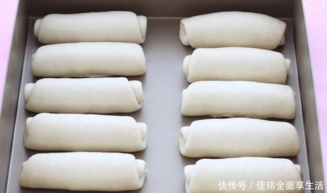 面包|做面包用中种法,出膜快细腻拉丝,既当早餐又是零食,出炉遭哄抢