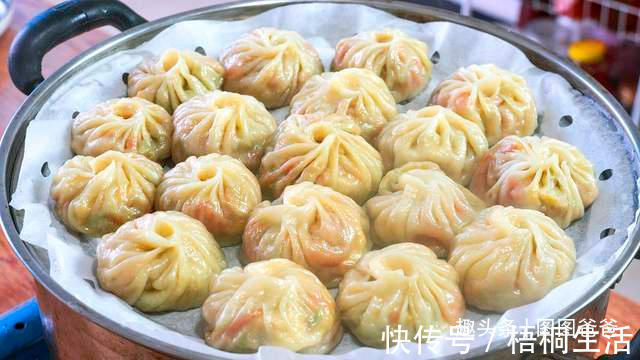 搅拌均匀|早餐别吃包子馒头了，1块钱饺子皮，5种巧用，美味解馋，孩子最爱