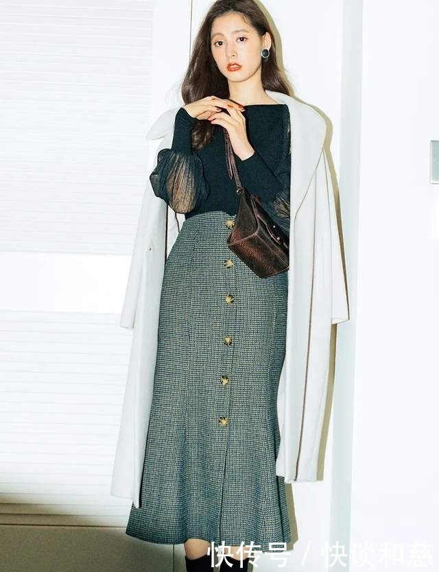 大衣+裙子,羽绒服+阔腿裤,2021的时髦CP