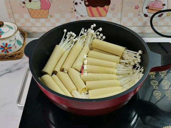  下饭|用这食材烧豆皮，比加肉还抢手，味美下饭，烧一烧上桌，光盘了