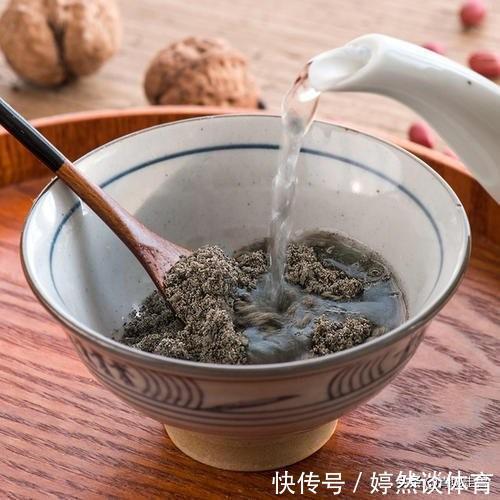 女人|女人不想老太快!建议多吃这几样,一口吃下去,满嘴都是胶原蛋白