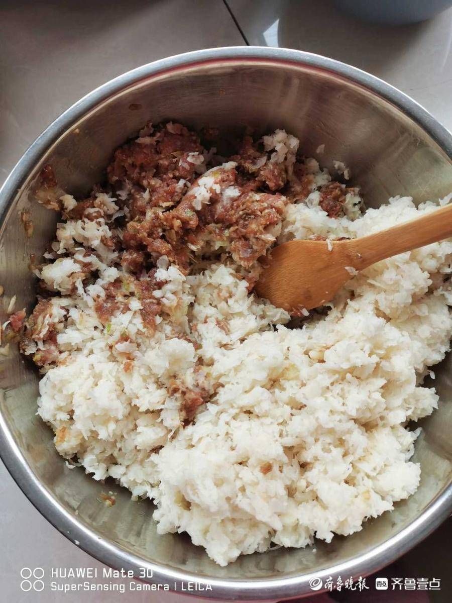 壹粉食堂｜莲藕包饺子最合适！皮薄大馅鲜嫩爆汁，周末在家试试吧