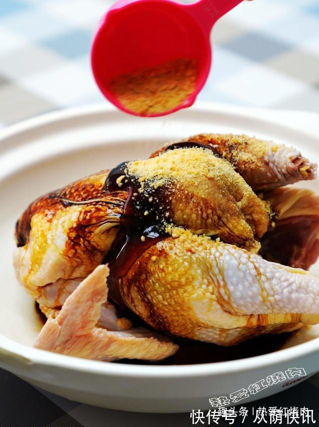 嘴馋想吃肉了,买只鸡丢进电饭煲,没想到色泽诱人香味扑鼻真好吃