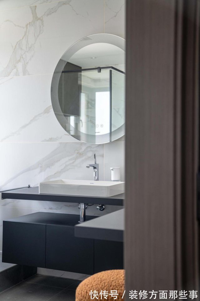 卡通|200㎡的海景大平层,同一空间中,兼具沉稳大气、时尚跳跃