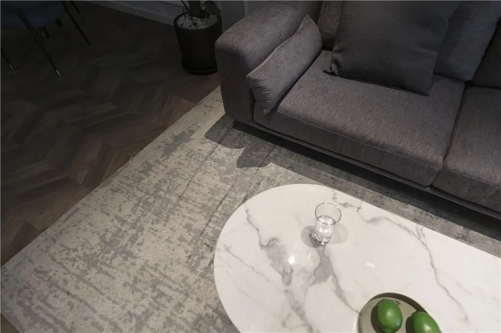 空间|130㎡现代简雅,极简无主灯的空间,简欧线条装饰,独特高级