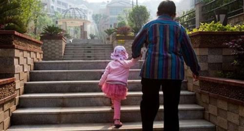 为啥越来越多年轻父母不让老人帮忙带娃？无非四大矛盾，很突出