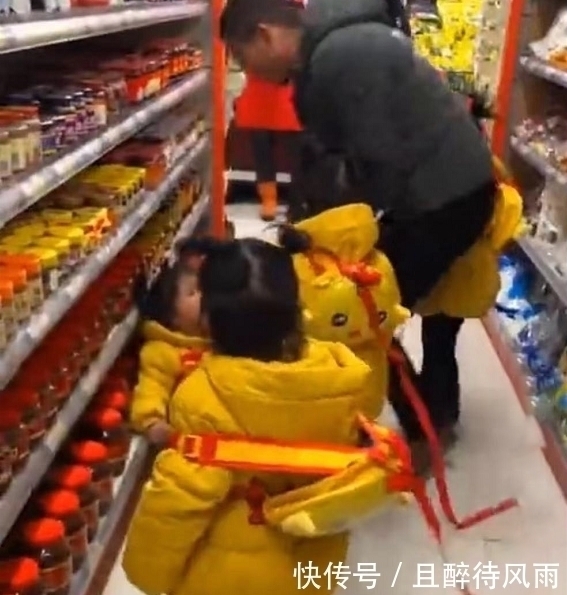 阿姨|老爸带着4胞胎女儿逛超市,乱成了一锅粥,超市阿姨都笑了