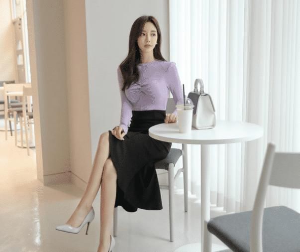 上衣|表妹把上衣绑成“麻花”,为了让自己更“突出”,真有你的