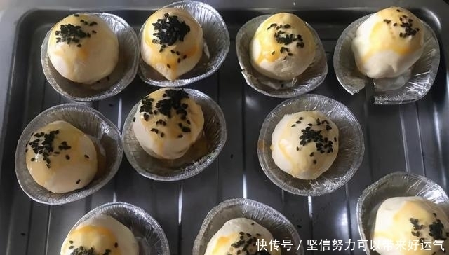 汤圆别水煮了,教你新做法,比水煮简单,比油炸香,看着就流口水