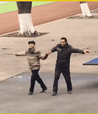 |搞笑GIF:第一次结婚没经验,岳父在上,小婿先干为敬