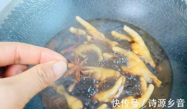 鸡爪这么做最好吃,麻辣鲜香,下酒下饭两相宜!