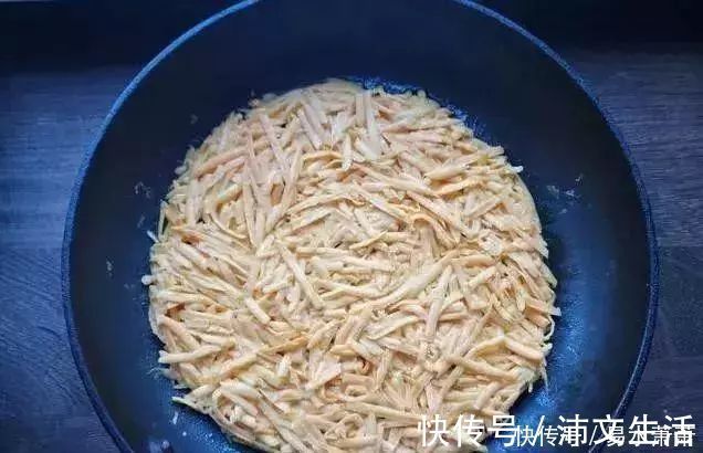 一个红薯一个鸡蛋,简单几步做出孩子爱吃的早餐饼