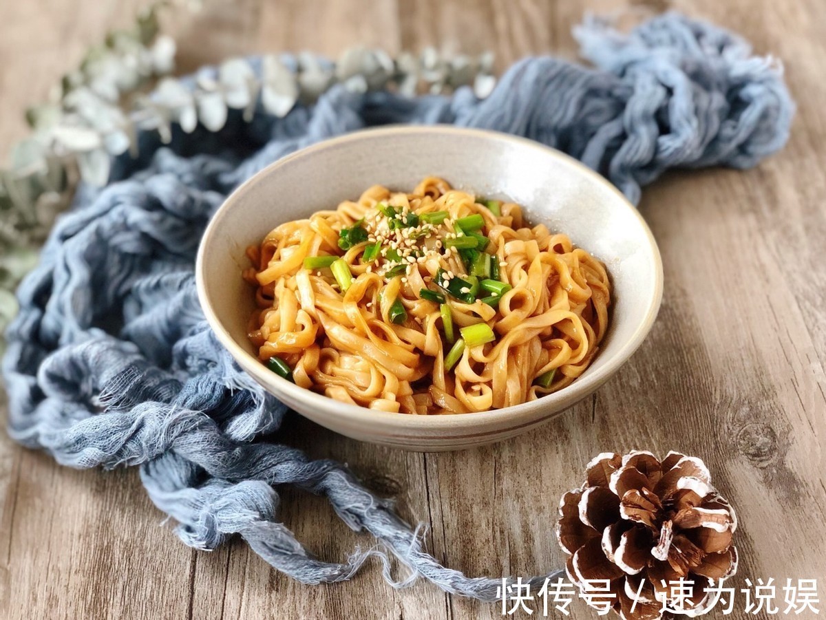 快手|挂面简单快手的做法,香喷喷的葱油味道,太香了