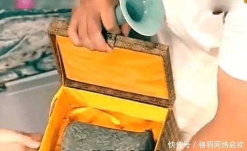 鉴宝现场现“九龙拉棺”,专家吓得话筒拿不稳,博物馆都不敢放