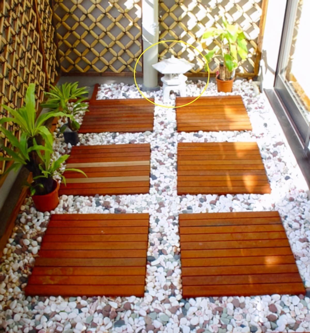 景观台|日本人家不封阳台,围一圈镂空木窗格,打造景观台一步一景好惬意