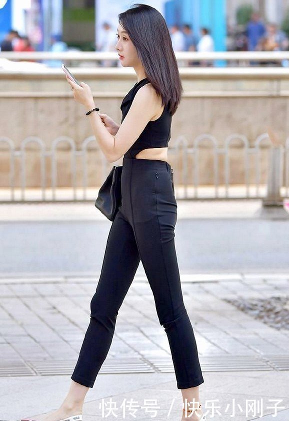 淡雅精致妆容的小姐姐,给人一种妩媚而嫣润的感觉!