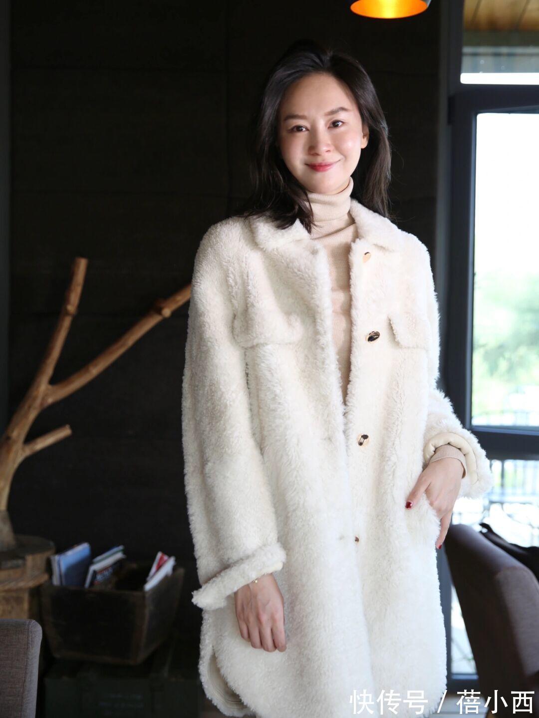 纯白色|冬天穿啥保暖又时髦?有这5款“羊羔毛外套”就够了,全身暖洋洋