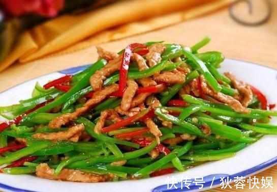 美食|美食推荐蒜苗拌金针菇,肉末四季豆丝煲,韭菜花炒拐肉的做法