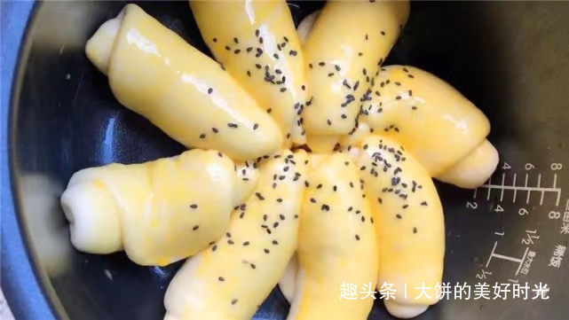 在家自制面包，不用烤箱，电饭锅就搞定，比馒头软，学会不用买了
