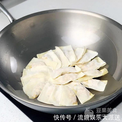 鹅妈妈钛晶|豆腐锅贴的做法