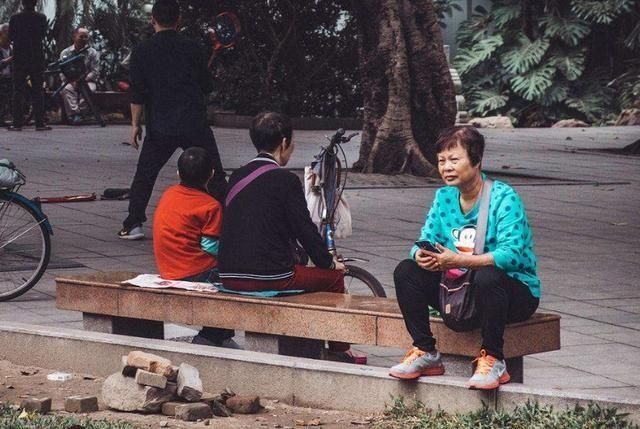 婆婆|为什么现在很多都是“婆婆”带娃?而不是奶奶带娃?原因很现实