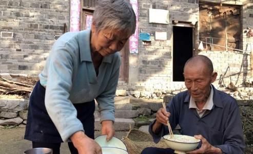 老年人|人到六十要長壽，要保證“3件事”，邁過“3道坎”，健康找上你