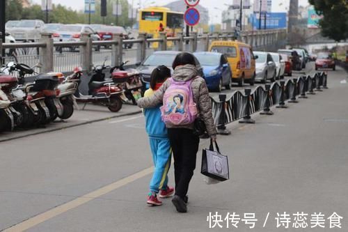 老师|8岁男孩总穿一身旧衣服，老师约见家长后，发现爸爸穿了一身名牌