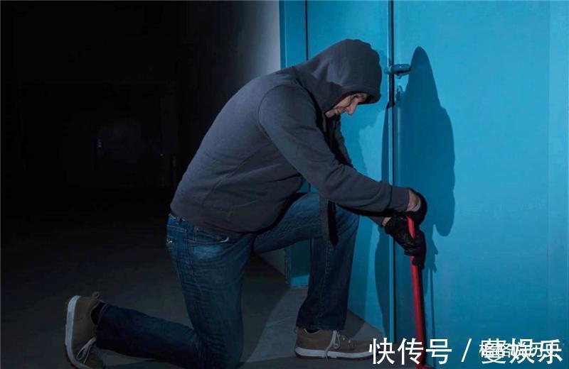 小偷!上联“小偷偷偷偷东西”,下联该如何对下联一出堪称经典