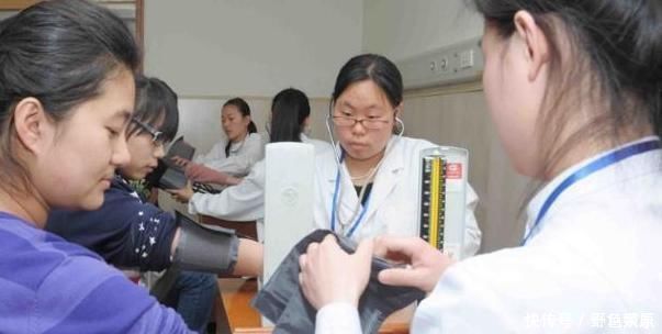 盆腔积液|医生提醒：4种病别担心，不治也无妨！别再乱花冤枉钱！