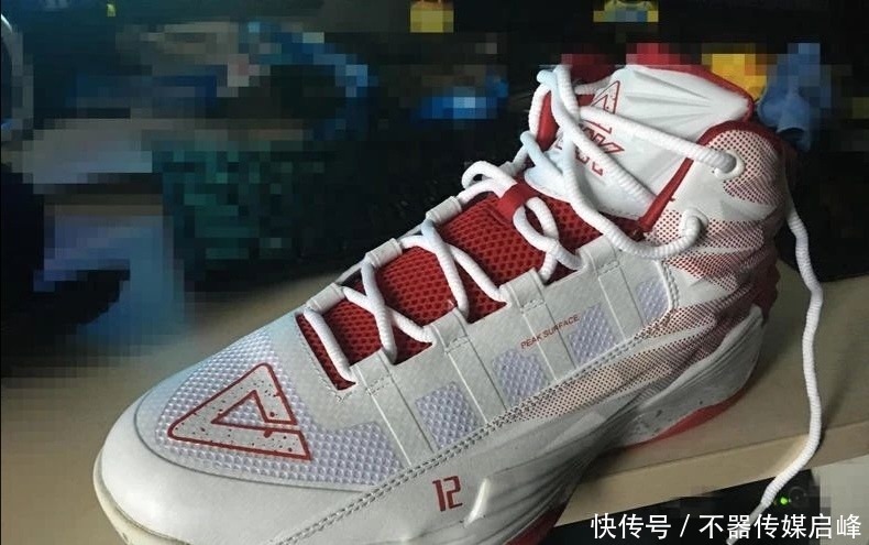 你敢相信!球星签名鞋第一代就有大底碳板!