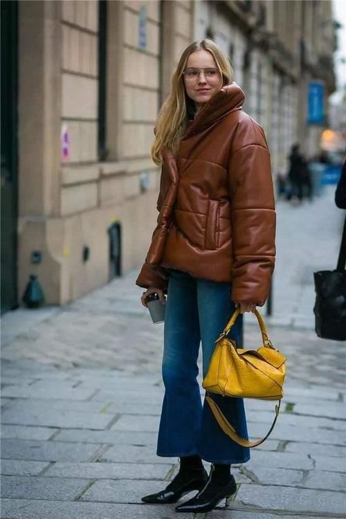  搭配|又到了穿羽绒服的季节，今年流行“穿短不穿长”，时髦保暖又显高