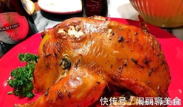 调料|电饭煲也能做烤鸡，鸡肉鲜嫩多汁，香软脱骨，味道不比买的差
