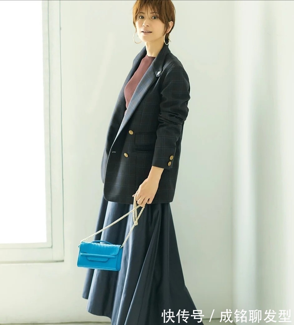 针织衫|入秋以后半身裙别急着收,配上这四款时髦上衣,减龄优雅又有气质