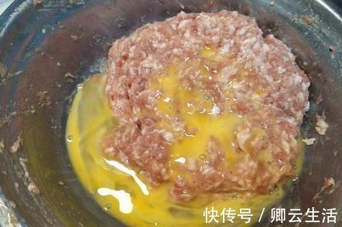 饺子馅想要鲜流油流汁？有人加鸡蛋，有人加油，其实都不全面