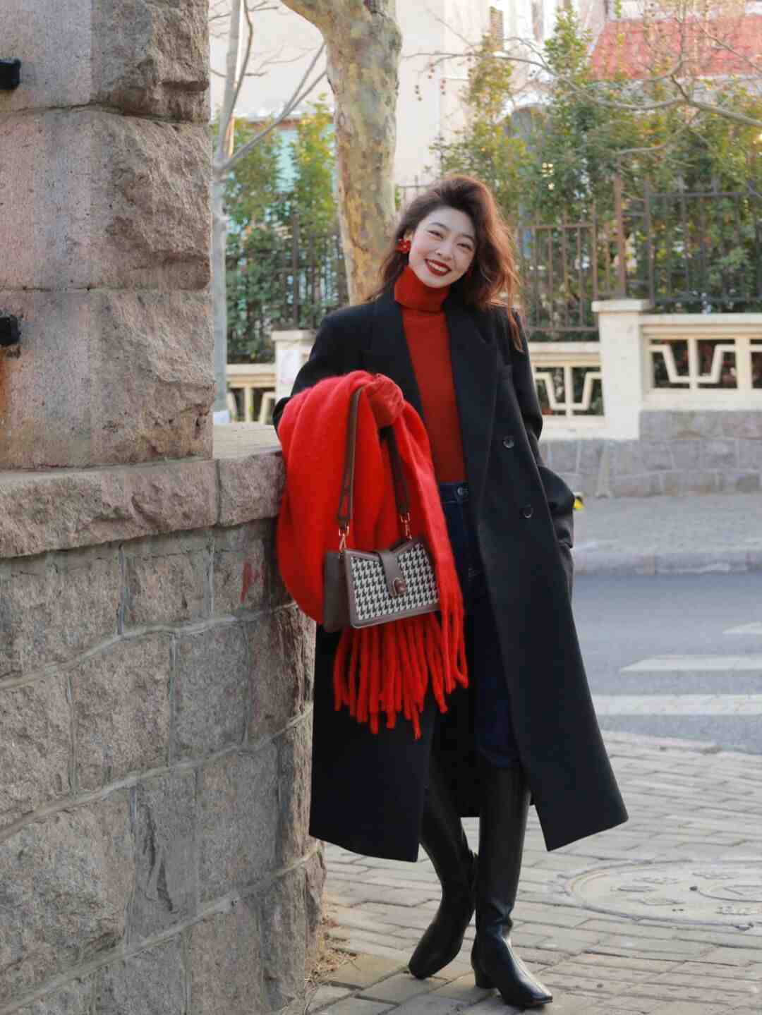 单品|黑红色怎样搭才不落入俗套?试试“内红外黑”,就知道有多牛了