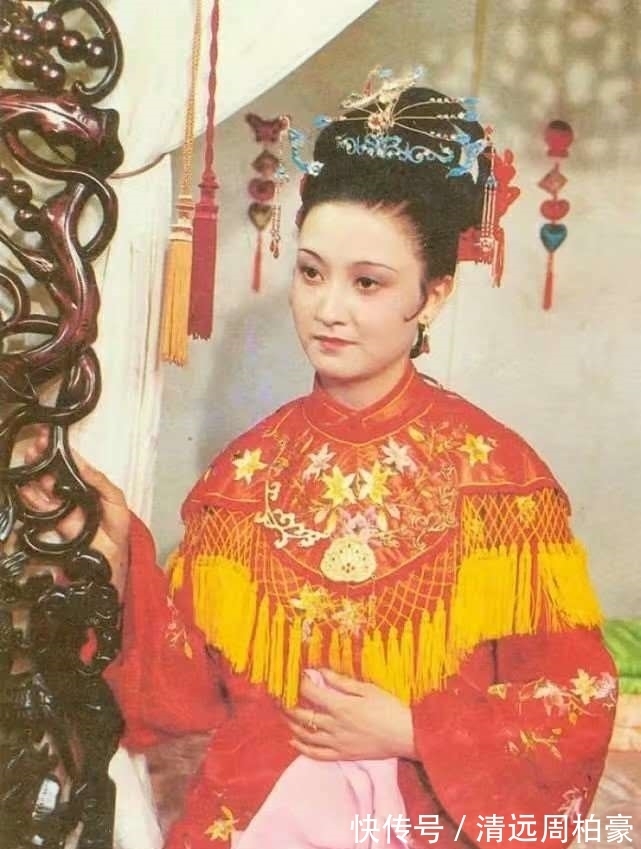 贾母!贾迎春的居所为什么叫缀锦楼?和缀锦阁仅一字之别