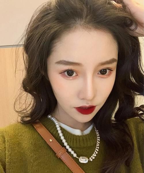 牙齿|女生若有这些特点，可以说是标准的“耐看脸”，颜值高还看不腻