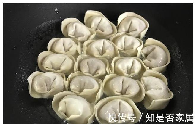 生煎包|馄饨不煮不蒸，这种做法最馋人，香脆鲜美，出锅家人抢着吃