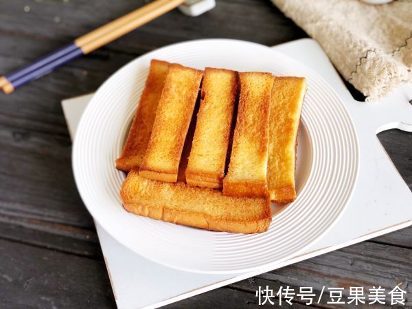 黄油蜂蜜吐司条你这么做，保证你吃一次想十次