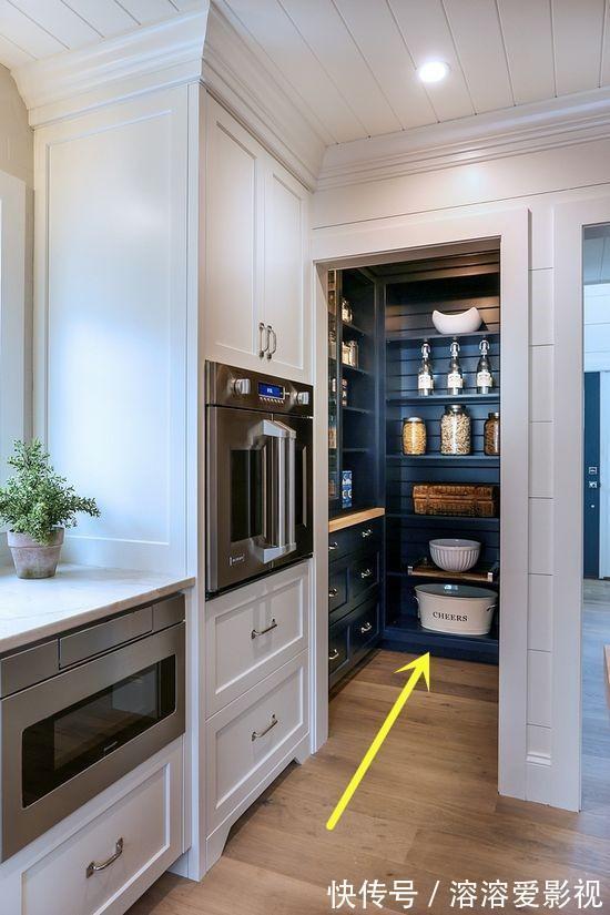 吊柜|日本厨房从不装吊柜,而是用1㎡步入式储藏室代替,归纳整齐省心