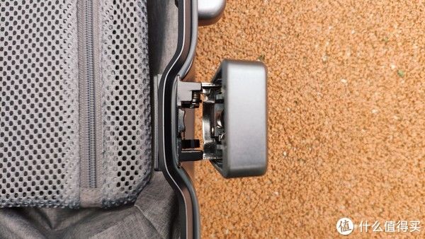 金属|安全加持下的旅途只因有地平线8号power登机箱