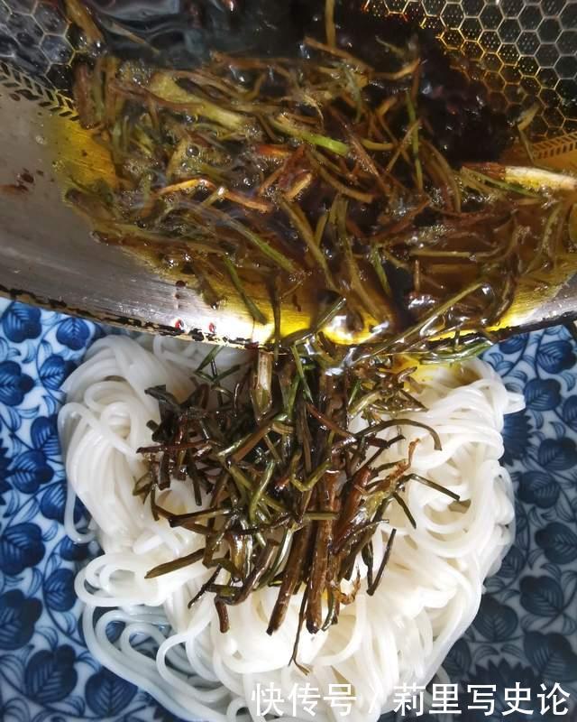 味道|最简单的面食做法:葱油拌面,简单好做,但味道却出奇的好