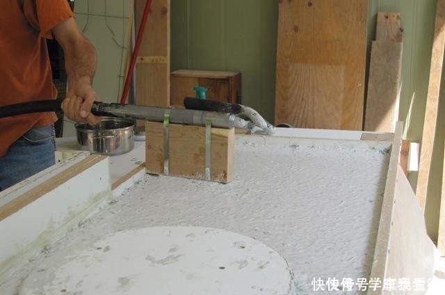 别人不要的玻璃瓶，被他变废为宝成灶台，漂亮耐用，圈粉无数！