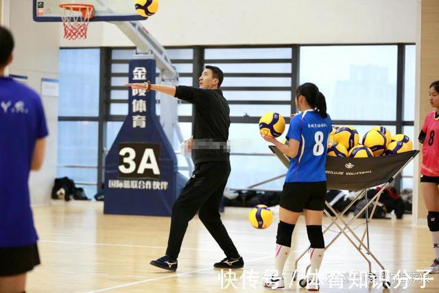训练|江苏青年女排“高调”训练,郑宗源单独辅导二传,省内人才济济