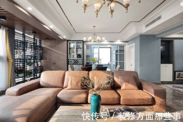 二居室|112平现代风二居室,灯光在夜幕下散发出一种雅致迷人的气息